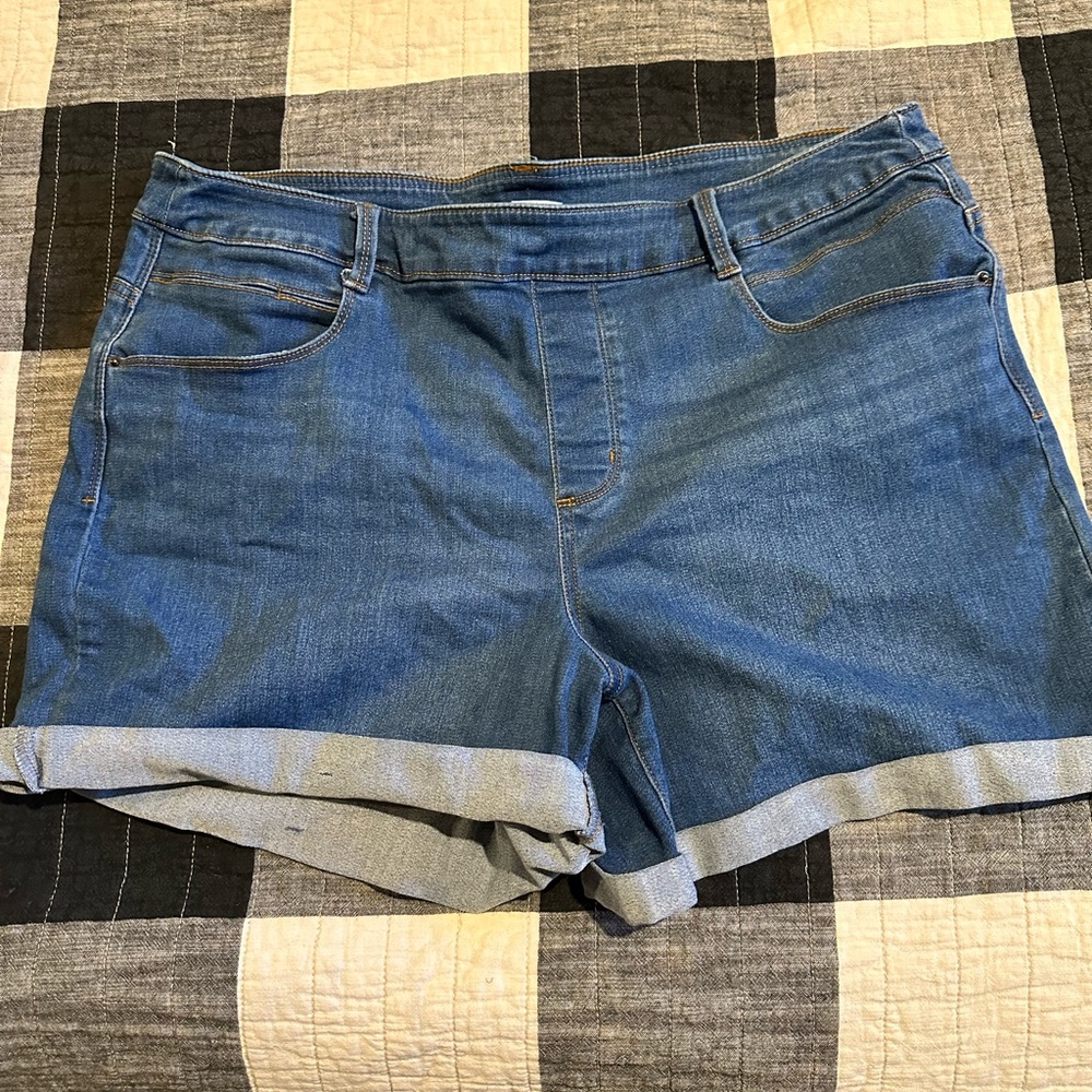 Time and Tru 16-18 pull on stretchy denim shorts